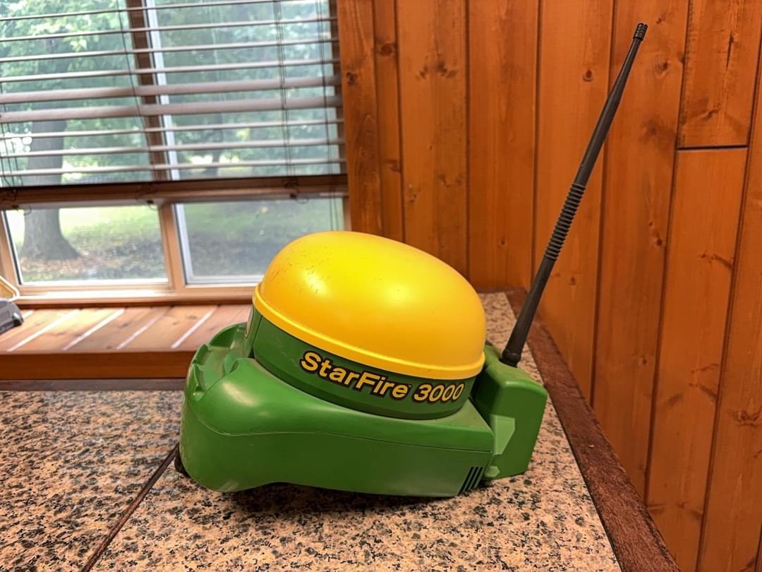 Image of John Deere StarFire 3000 Image 1