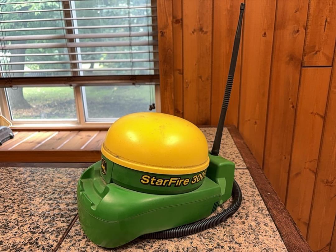 Image of John Deere StarFire 3000 Image 1
