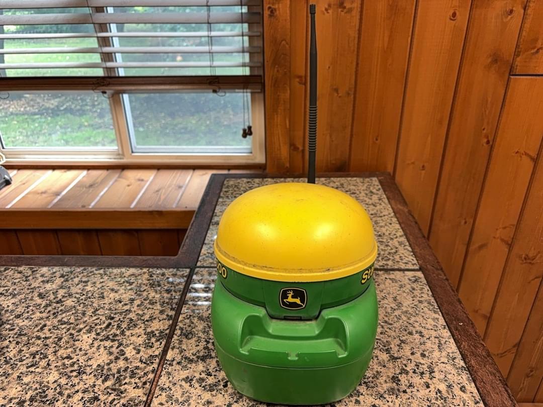 Image of John Deere StarFire 3000 Image 0