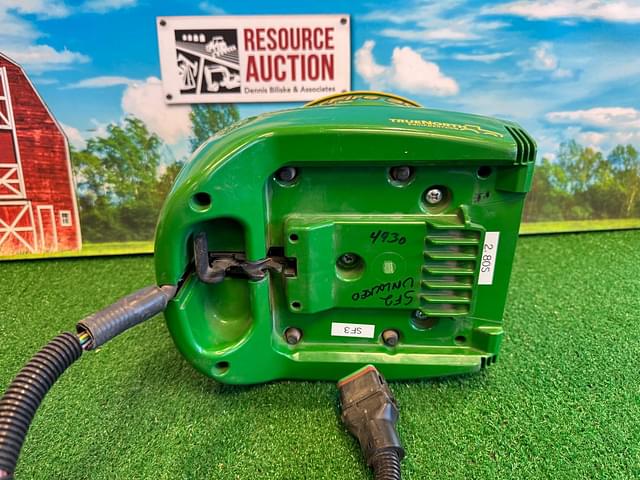 Image of John Deere StarFire 3000 equipment image 4