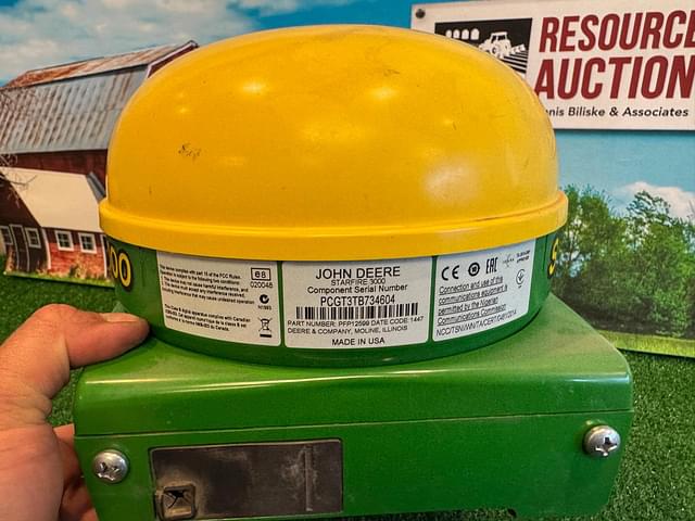 Image of John Deere StarFire 3000 equipment image 2