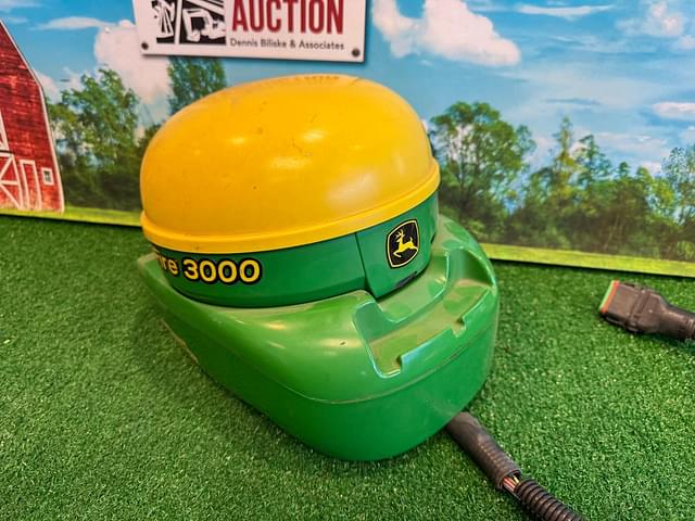 Image of John Deere StarFire 3000 equipment image 1