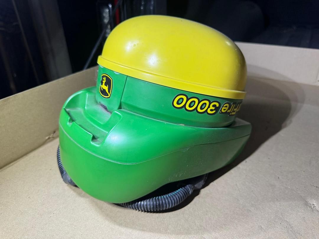Image of John Deere StarFire 3000 Image 1