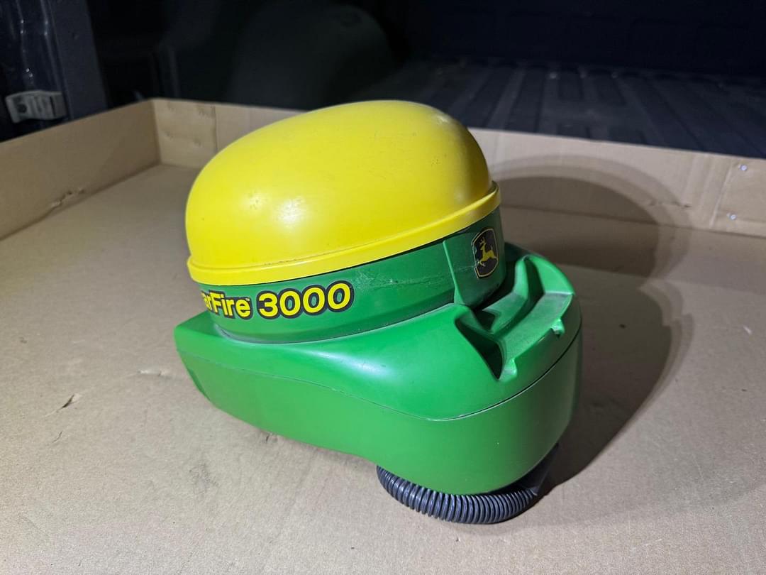 Image of John Deere StarFire 3000 Image 0