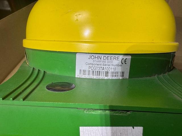 Image of John Deere StarFire 3000 equipment image 3