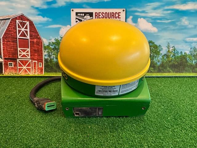 Image of John Deere StarFire 3000 equipment image 1