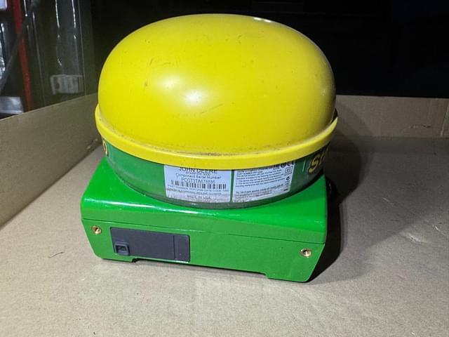 Image of John Deere StarFire 3000 equipment image 2