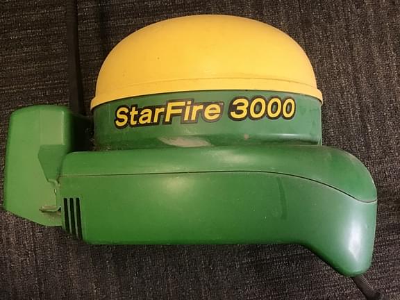 Image of John Deere StarFire 3000 equipment image 2