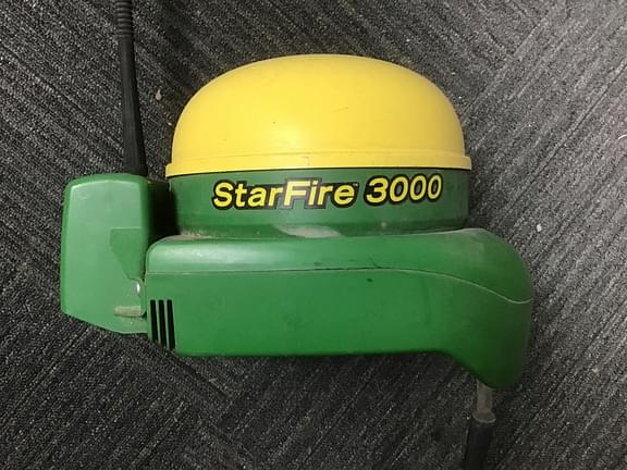 Image of John Deere StarFire 3000 equipment image 4