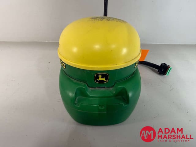 Image of John Deere StarFire 3000 equipment image 2