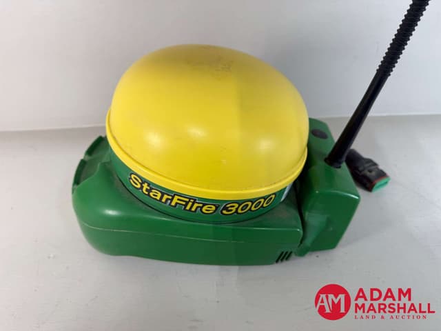 Image of John Deere StarFire 3000 equipment image 4