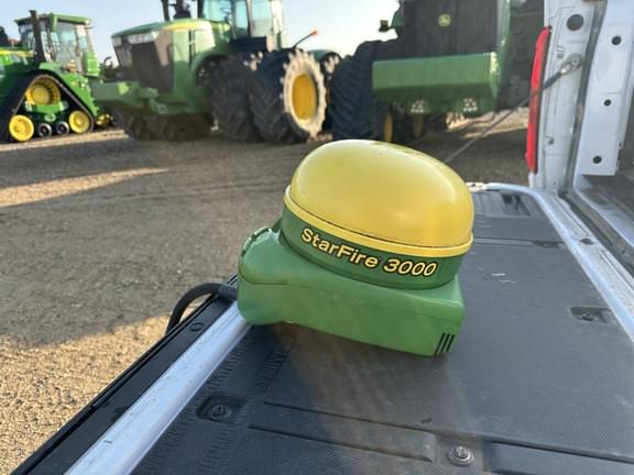Image of John Deere StarFire 3000 Image 0