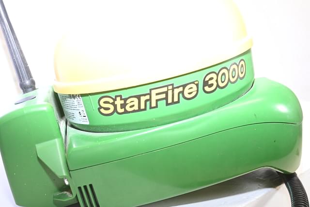 Image of John Deere StarFire 3000 equipment image 1