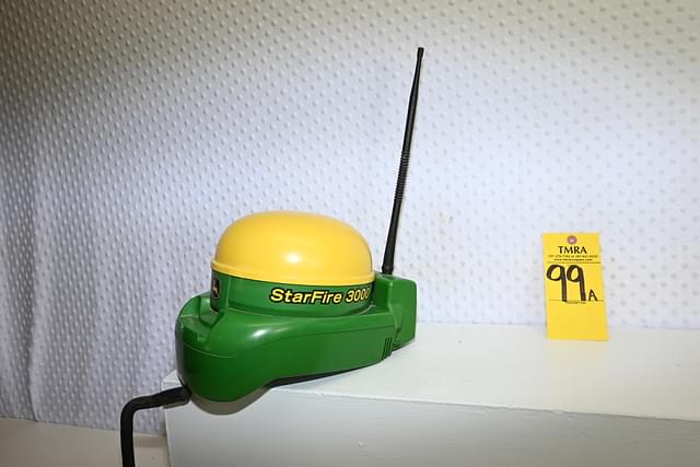 Image of John Deere StarFire 3000 equipment image 3