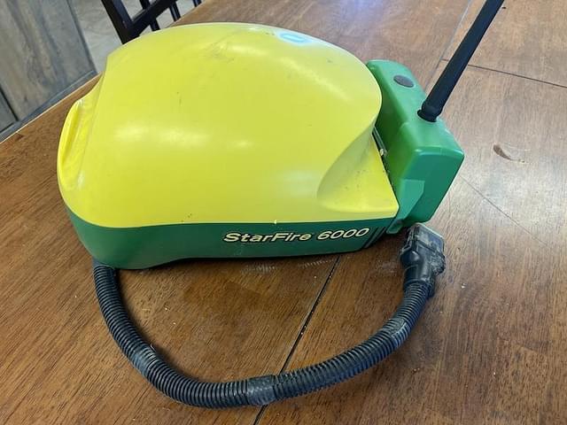 Image of John Deere StarFire 6000 equipment image 2