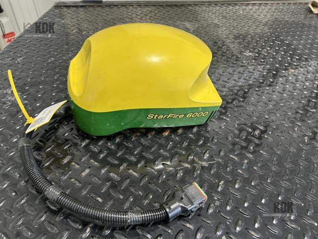 Image of John Deere StarFire 6000 equipment image 2