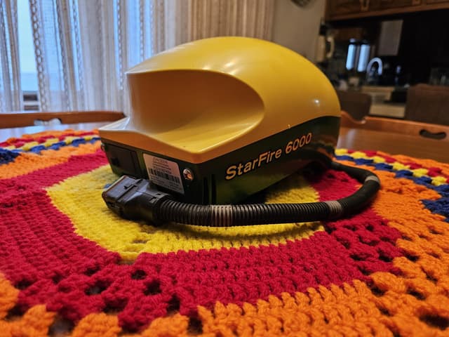 Image of John Deere StarFire 6000 equipment image 2