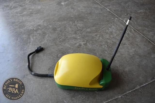 Image of John Deere StarFire 6000 equipment image 4