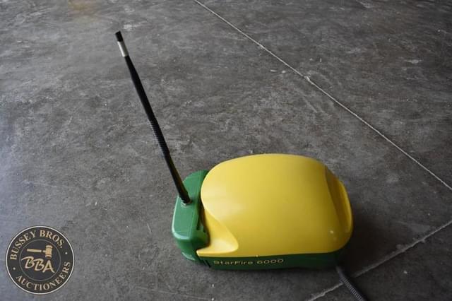 Image of John Deere StarFire 6000 equipment image 2