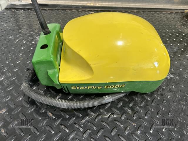 Image of John Deere StarFire 6000 equipment image 2