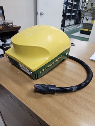Image of John Deere StarFire 6000 equipment image 2