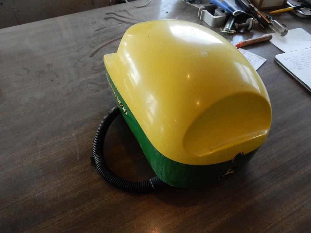Image of John Deere StarFire 6000 Primary image