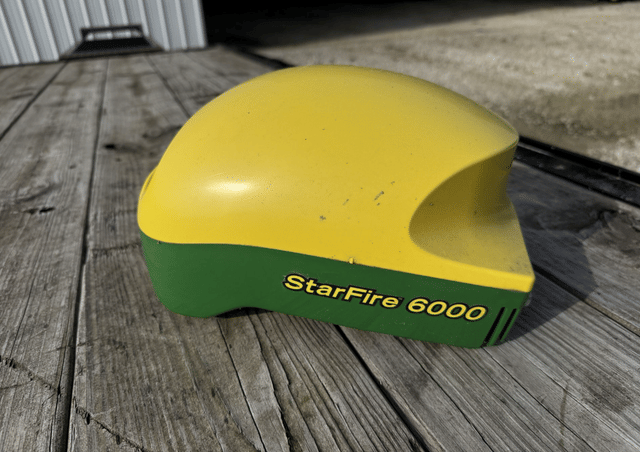 Image of John Deere StarFire 6000 equipment image 2