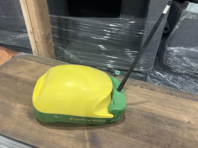 Image of John Deere StarFire 6000 equipment image 4