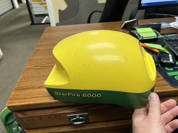 Image of John Deere StarFire 6000 equipment image 2