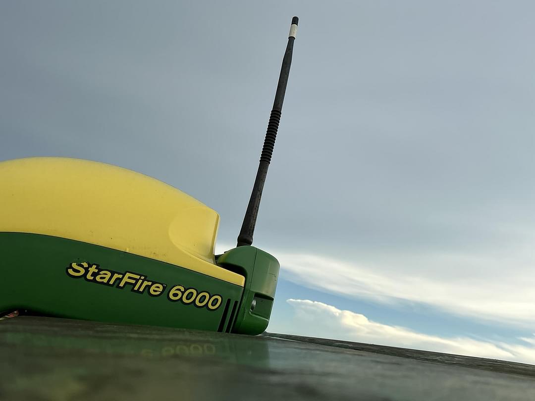 Image of John Deere StarFire 6000 Image 1