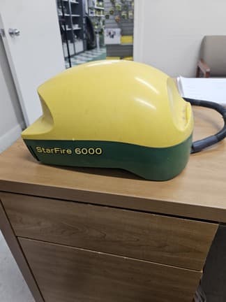 Image of John Deere StarFire 6000 equipment image 2
