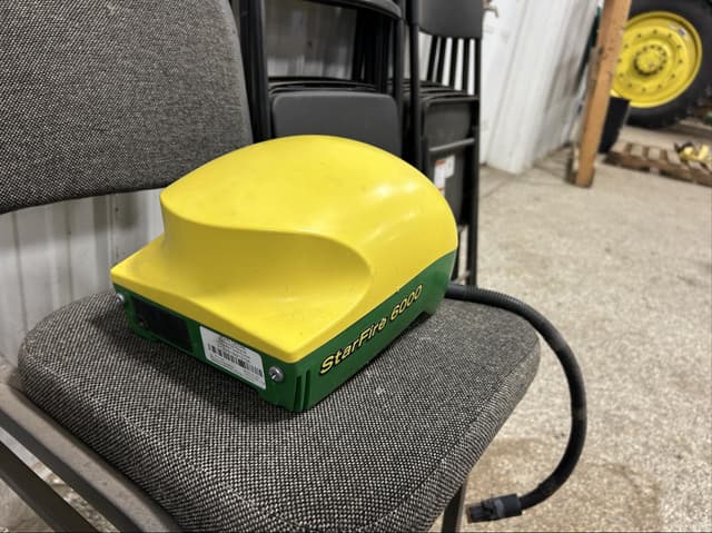 Image of John Deere StarFire 6000 equipment image 2