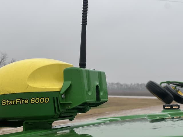 Image of John Deere StarFire 6000 equipment image 2