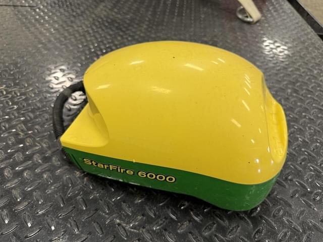 Image of John Deere StarFire 6000 equipment image 3