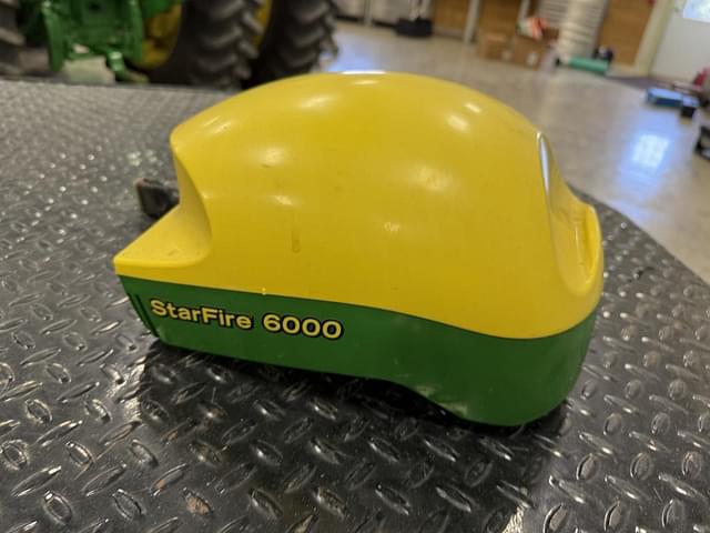 Image of John Deere StarFire 6000 equipment image 2