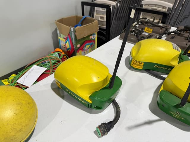 Image of John Deere StarFire 6000 equipment image 3