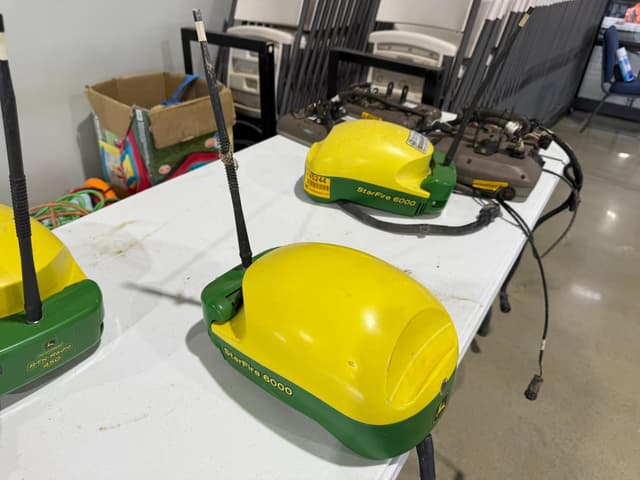 Image of John Deere StarFire 6000 equipment image 1