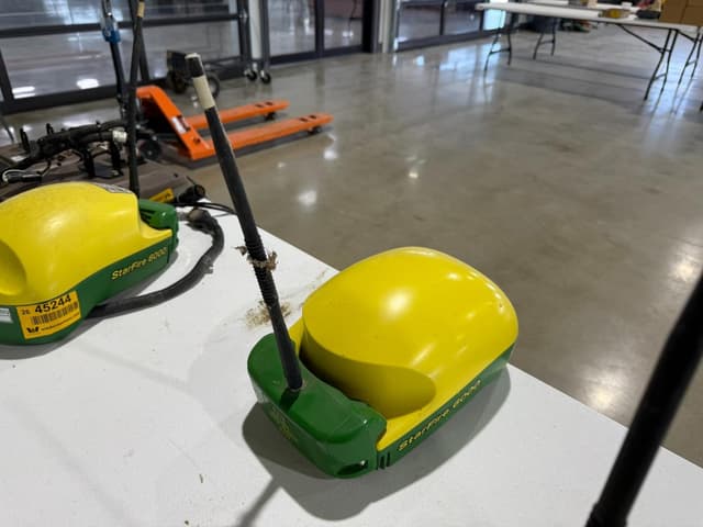 Image of John Deere StarFire 6000 equipment image 2
