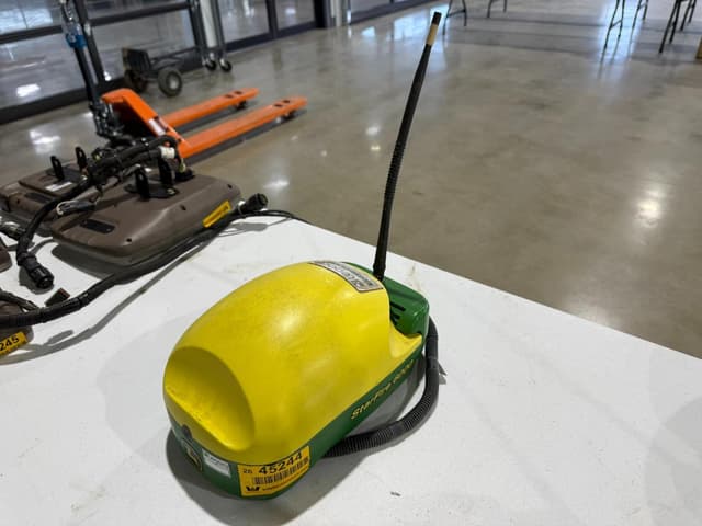 Image of John Deere StarFire 6000 equipment image 3