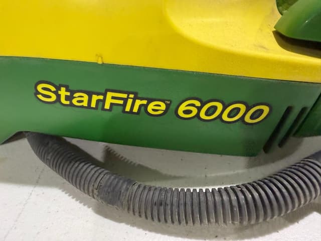 Image of John Deere StarFire 6000 equipment image 4