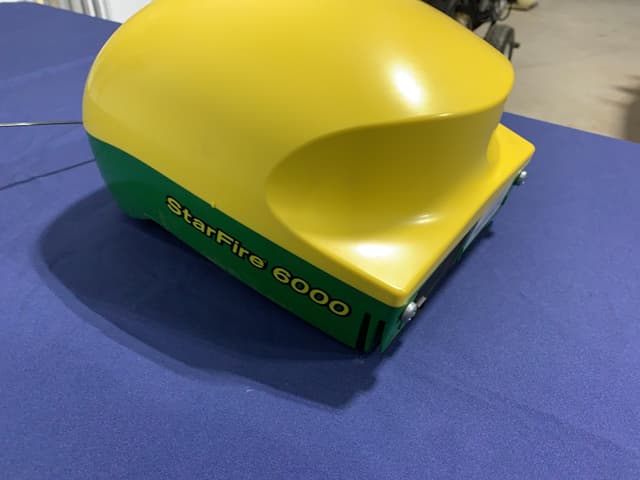 Image of John Deere StarFire 6000 equipment image 2