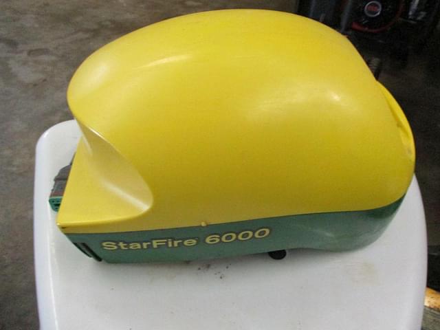 Image of John Deere StarFire 6000 equipment image 3