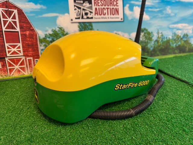 Image of John Deere StarFire 6000 equipment image 2