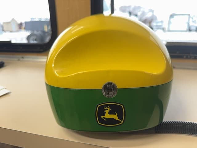 Image of John Deere StarFire 6000 equipment image 4