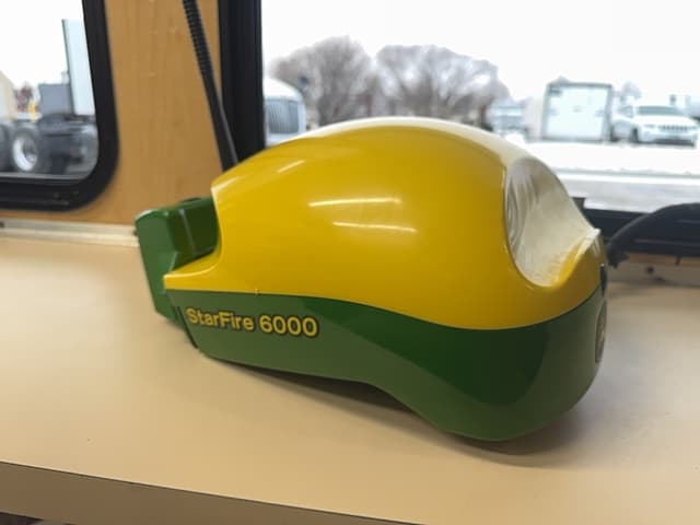Image of John Deere StarFire 6000 equipment image 3