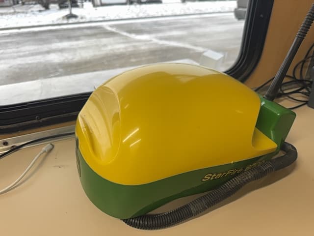 Image of John Deere StarFire 6000 equipment image 2