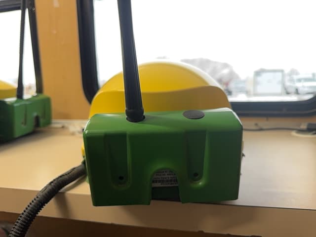 Image of John Deere StarFire 6000 equipment image 3