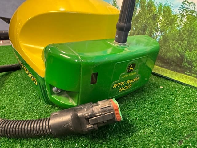 Image of John Deere StarFire 6000 equipment image 2