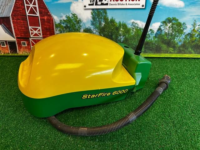 Image of John Deere StarFire 6000 equipment image 4