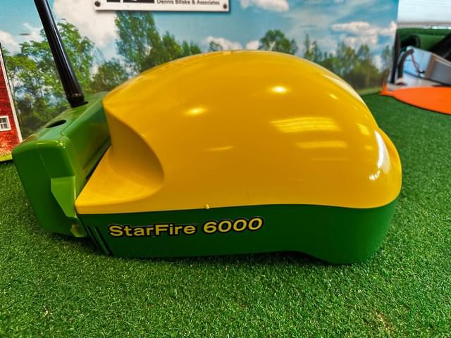 Image of John Deere StarFire 6000 equipment image 2